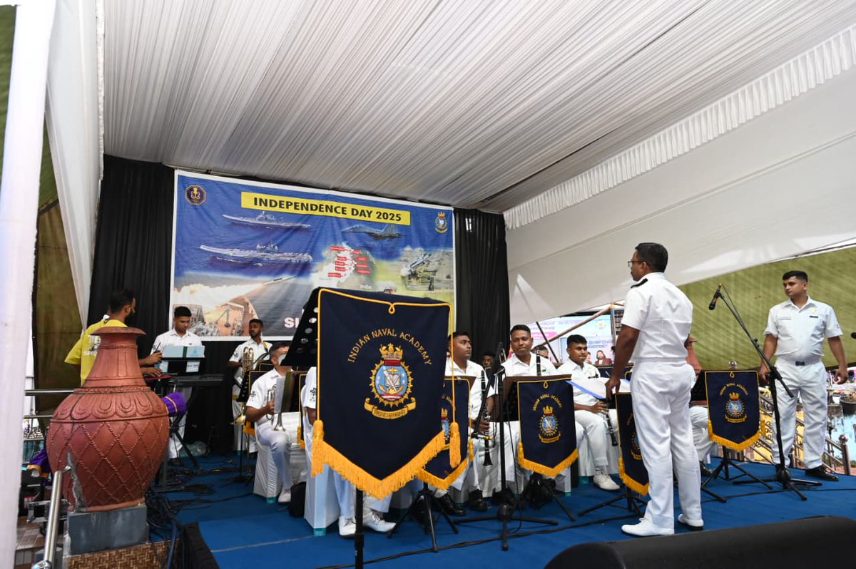 IN_NavalAcademy's tweet photo. On 13 Aug,  #INABand enthralled a capacity audience at Shenoy Town Square, Payyanur, with a stirring repertoire of martial tunes and patriotic melodies in Malayalam, Tamil, and Hindi. The performance paid tribute to the Armed Forces & Op Sindoor, culminating with the Tri-Services song and a received a resounding applause from the enthusiastic audience🇮🇳🎶

@IndianNavy #79thIndependenceDay #unityindiversity