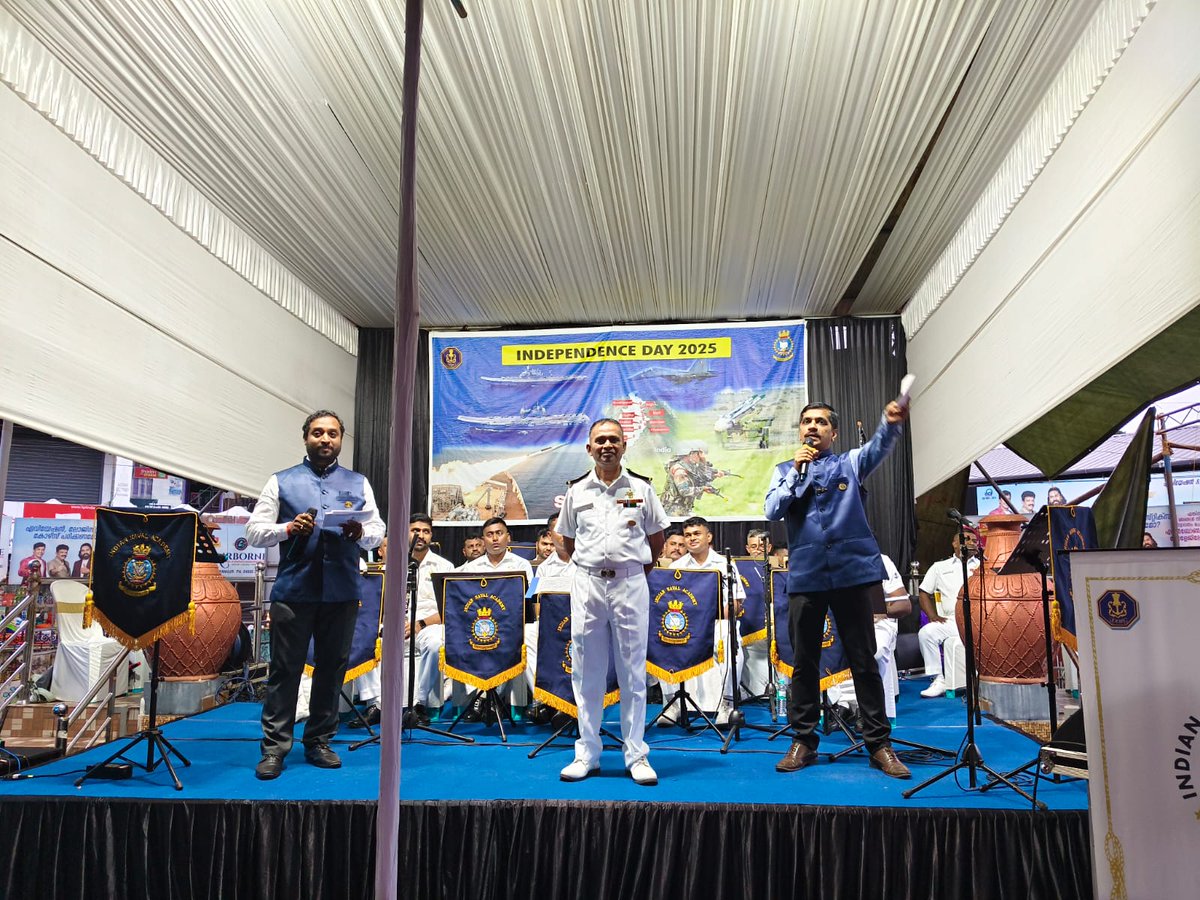 IN_NavalAcademy's tweet photo. On 13 Aug,  #INABand enthralled a capacity audience at Shenoy Town Square, Payyanur, with a stirring repertoire of martial tunes and patriotic melodies in Malayalam, Tamil, and Hindi. The performance paid tribute to the Armed Forces & Op Sindoor, culminating with the Tri-Services song and a received a resounding applause from the enthusiastic audience🇮🇳🎶

@IndianNavy #79thIndependenceDay #unityindiversity
