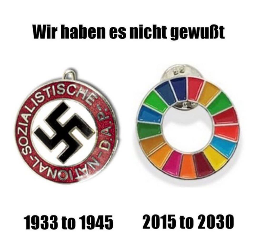 De rechtse kreeg Helga Leur als oorbellen en ze was er supertrots op, wtf ze is nog erger dan ik dacht! Ga effe kijken of ik dat plaatje nog vind ze heeft me geblokt maar kan nog dingen zien!