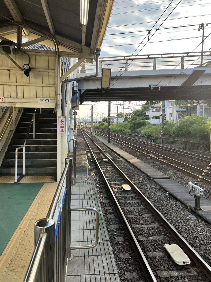 仕事を少し早めに切り上げてこれから静岡へ！よく見ると隣の駅が見えるこちらの駅から静鉄電車に乗っていきます🚆
