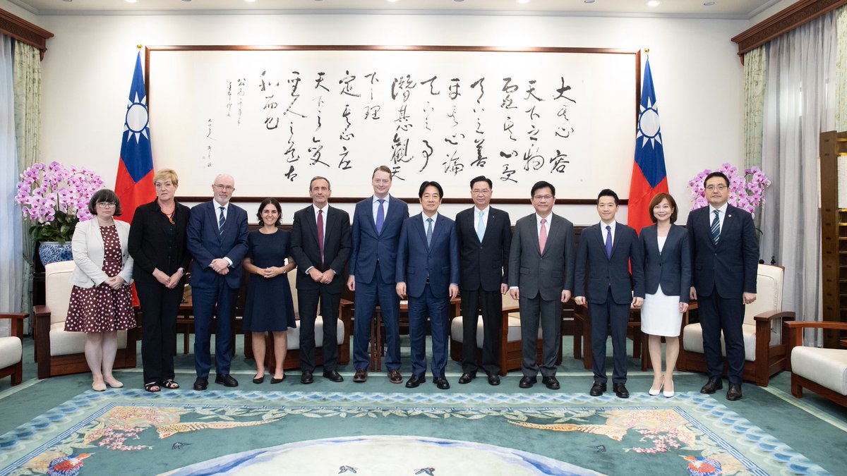 ChingteLai's tweet image. Glad to welcome the esteemed delegation from @BrookingsInst, led by @ryanl_hass. #Taiwan values enduring bipartisan support in the #US, with strong ties across government, Congress, think tanks &amp;amp; other sectors. We look forward to further driving prosperity through joint efforts.