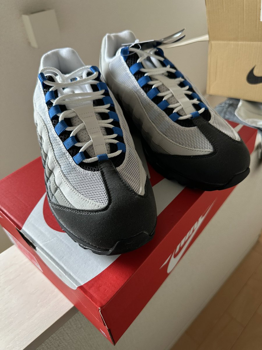 yorotakenta's tweet photo. エアマックス95ブルースパーク
長野から帰ってきたら届いてましたー!
今年でエアマックス95 30周年という事で、あと2足狙ってます!
当たりますよーに!!#エアマックス95
#BlueSpark https://t.co/ofHc2FnWs4