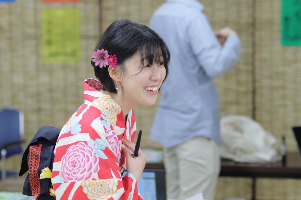 YukataIGO's tweet photo. 浴衣囲碁まつり恒例の物販ブースもステージ横で常設されました✨🪭
夏らしいグッズが盛りだくさん！近くには手の空いている棋士たちの姿も見えます。

沢山のグッズがご来場の皆様のお手に渡りました！在庫のある商品は、８月中に事後物販として販売予定です✨是非お楽しみに！
#浴衣囲碁まつり2025 https://t.co/4hafjf9NWq