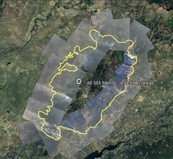 #Cáceres | Según informa el <a href="/JuntaEx112/">112 Extremadura</a> el #IFJarilla afecta ya a 4.625 hectáreas.