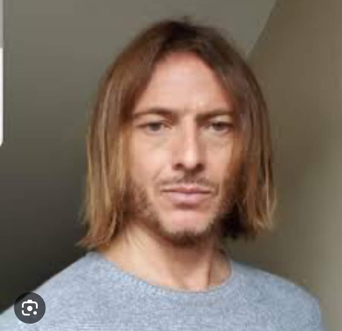 Mi sono imbattuto in due post. Uno di Selvaggia Lucarelli e uno di Giorgio Bianchi che attaccano Antonino Monteleone. Ne fanno una questione di disumanità. Ma non sono ironici. Selvaggia Lucarelli e Giorgio Bianchi ne fanno una questione di disumanità. Selvaggia e Giorgio.