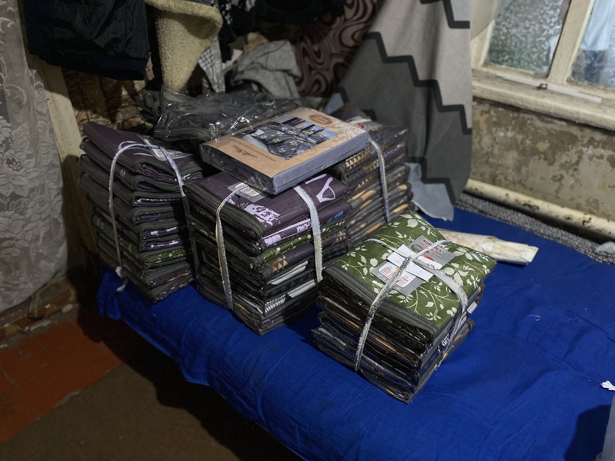 Dzięki naszemu wsparciu w deokupowanej wiosce na Ukrainie powstała szwalnia, gdzie kobiety mogą opanować zawód i znaleźć zatrudnienie. Projekt jest skierowany na długotrwałą pomoc i dający ludziom możliwość stanąć na nogi. 
Dzisiaj szwalnia dalej działa i zabezpiecza ludzi pracą.