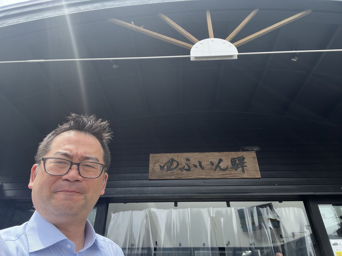 さて、先週の金曜に退勤してそのまま出雲に行き土日審査。大雨の影響で帰れず東京に直行して一泊してお仕事。火曜に東京から大分空港へ飛んで湯布院でサマーセミナー。そしてようやく帰宅できました。玄関に鎮座してる入替用のスーツケースが悲しい。ま、貴重な体験をしました。