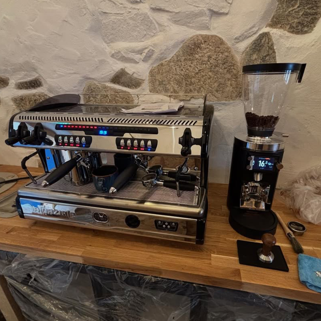 Check out our latest install for the Sandbox Cafe in Keswick! In their words ... “We love it!!! Top job!” ☺️

#carvetii #carvetiicoffee #espressoculture #espressomachine #espressomachineinstall #laspaziale #laspaziales5 #laspazialeuk #Mahlkonig #mahlkoniggrinder #procoffeesetup