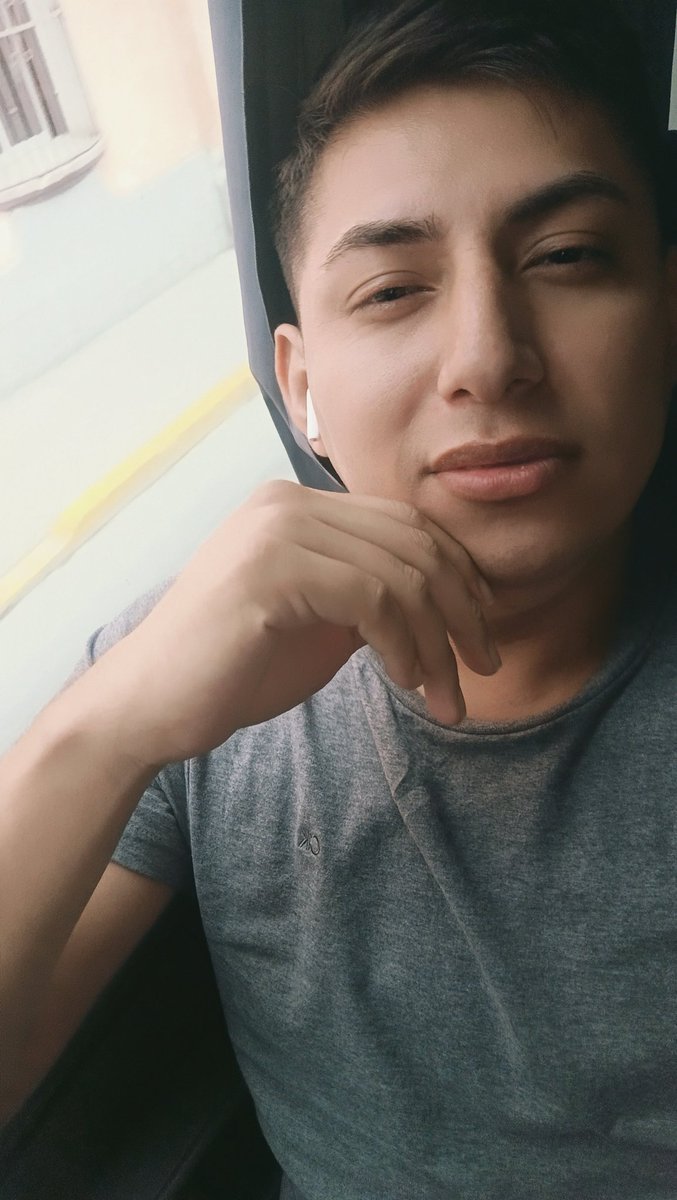 OSCARGUMA1995's tweet photo. Vivir la vida al máximo, por qué solo la vivimos una vez. https://t.co/qSE14HEEYf