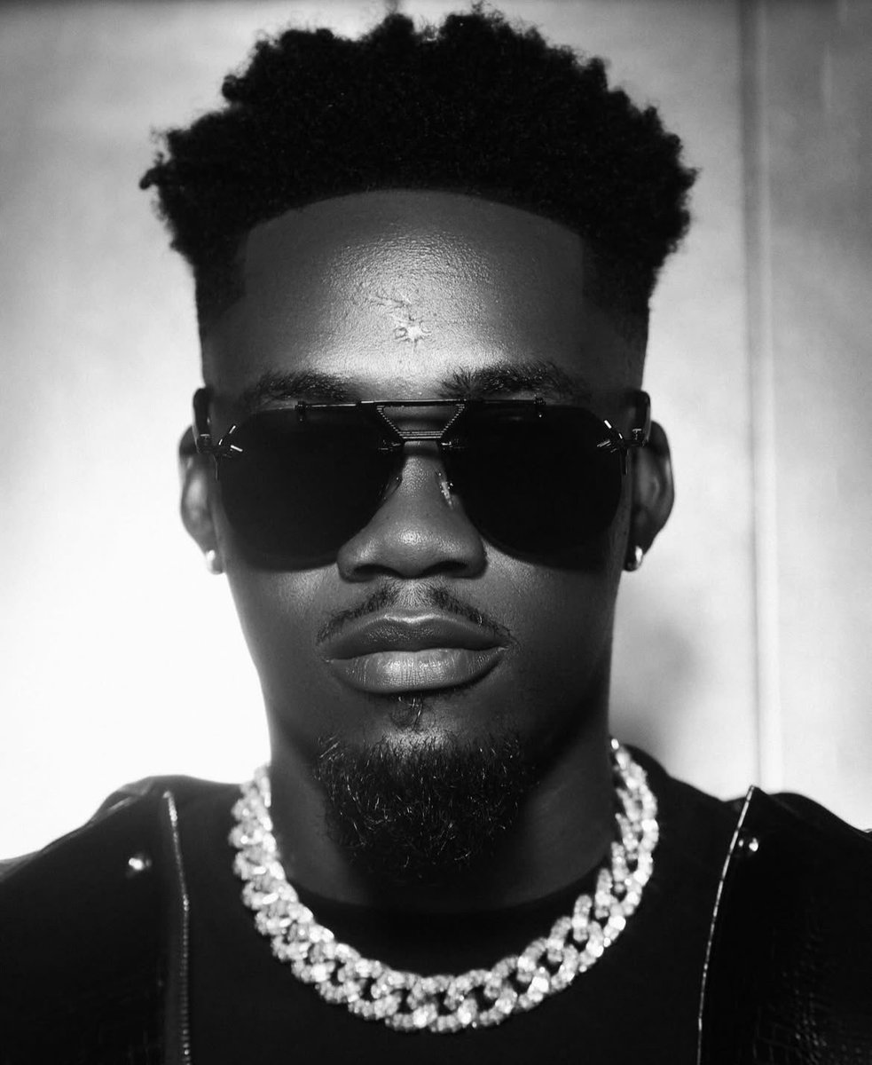 Jason Jae my client didn’t let us sleep yesterday night😩😩😭 we need to punish him with votes today!! Because what??? Who is the drama again??

Abeg let’s keep him in the house oo, make we see how this thing go end😅

dstv.com/africamagic/en…

#BBNaijaS10 #JJ #JasonJae #BBNaija