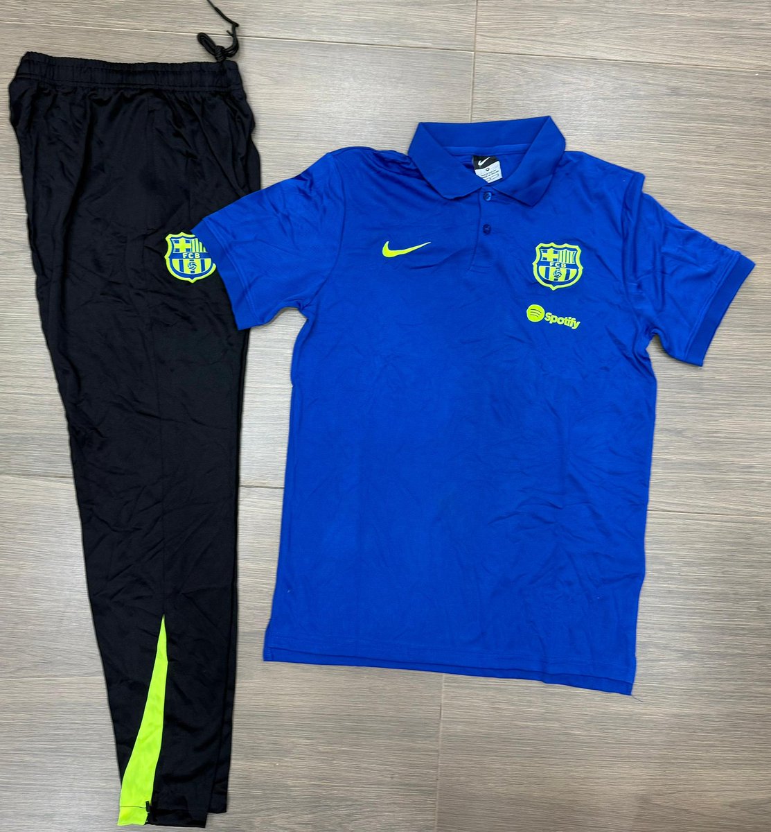 FootyShirt237's tweet photo. Survêtement et Ensemble d'entraînement authentique du FC Barcelone 

15000 frs  et 20000frs https://t.co/uCFMVnCTsU