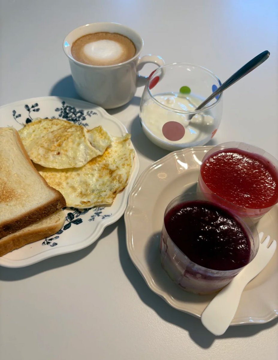 Start your day right with the perfect trio: toast, jam, and a steaming cup of coffee. What’s your favorite breakfast combination? #BreakfastGoals #MorningRituals #CoffeeLovers