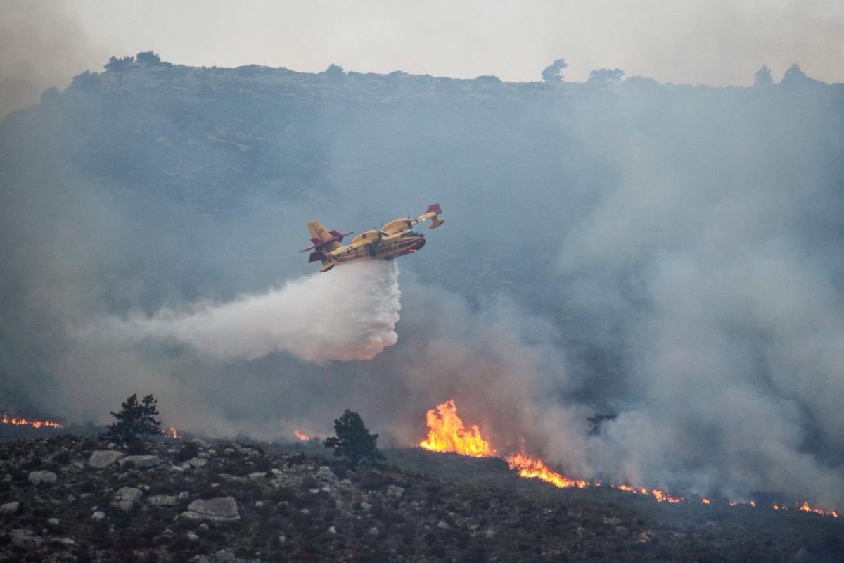 Alors qu’une vague de #FeuxDeForêt frappe l’Europe, tout mon soutien aux sapeurs-pompiers 🇪🇸🇬🇷🇮🇹🇵🇹. Face à cette épreuve, la solidarité européenne s’active, 2 Canadair et 1 Beech français partent aujourd’hui, en Espagne, dans le cadre du Mécanisme de Protection Civile de l’#UE.