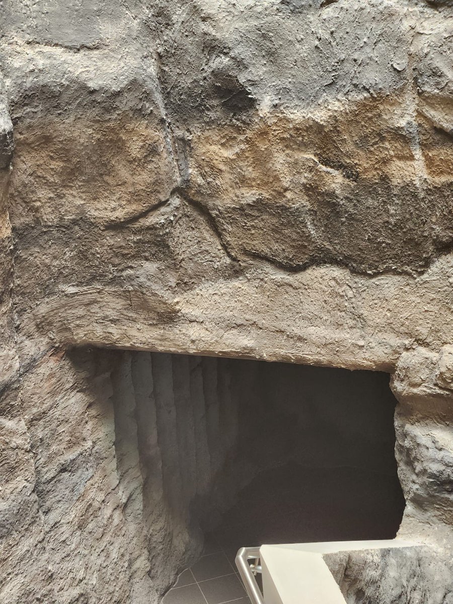 PeterCiszewski's tweet photo. Exploring a recently discovered underground Tartarian fortress in Central Europe. This is where they made their last stand!
🧵1/n
#doingmyownresearch https://t.co/ec7cQSS5Nt