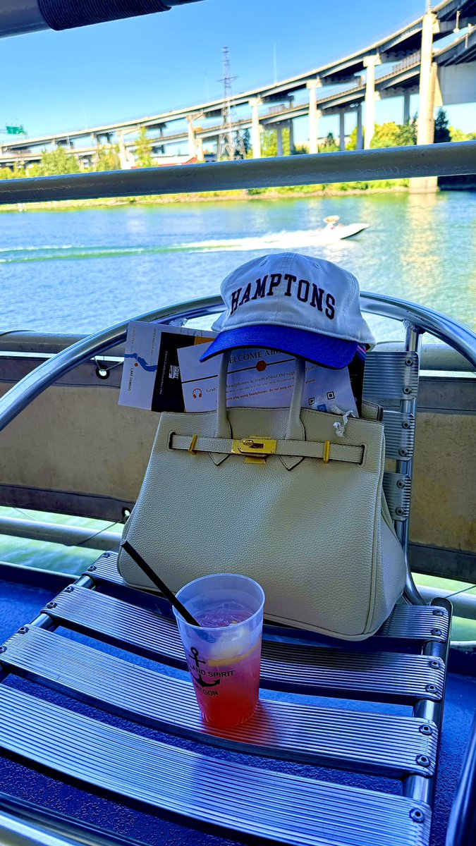 ChrisMH91's tweet image. 34th Birthday, I Want Cocktails &amp;amp; To Be On A Boat #fyp #chrismh91 #chrishutchinson #portlandspirit #birthday