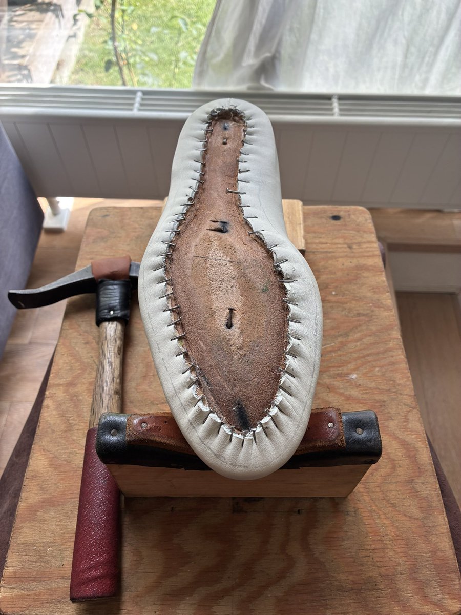 白いローファー早く作らないと夏が終わってしまう。。