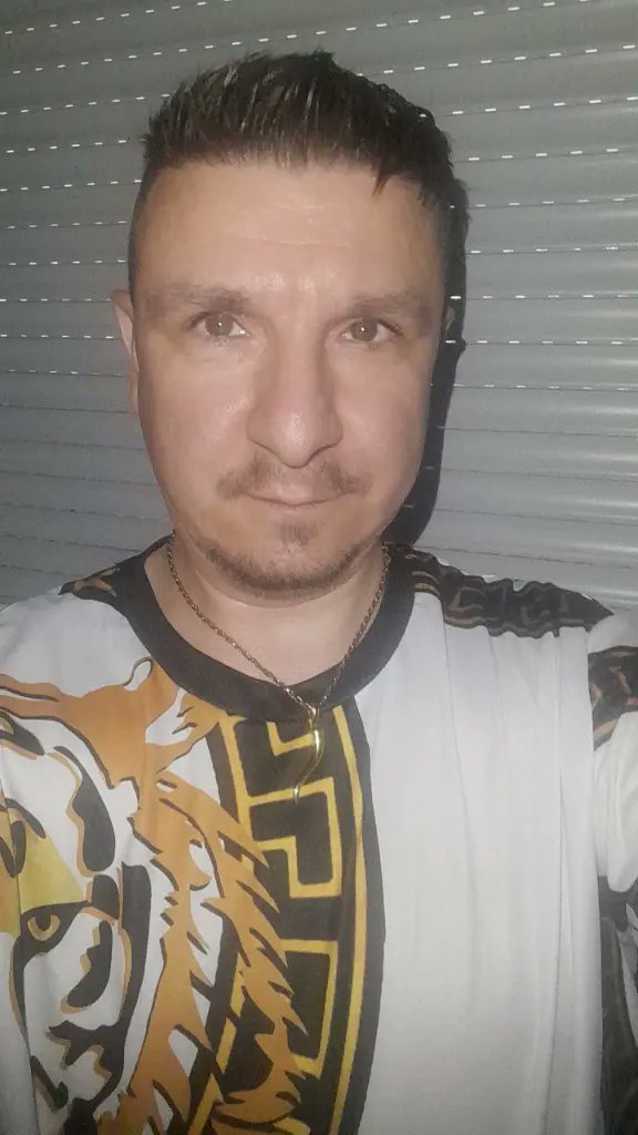 francesilo's tweet photo. 😘😗😘

😗

😘

😗

#acteur #photo #selfie #socialite #france #love #aout2025 #aout #rencontre #follow #homme #semaine #jeudi #weekend #bonweekend #pourtoi #cejourla #célibataire #bonnenuit #italie #italien #amoureux #sexy #hommesexy #rencontreamoureuse #14aout #bastia #corée https://t.co/znYyO6IHcj