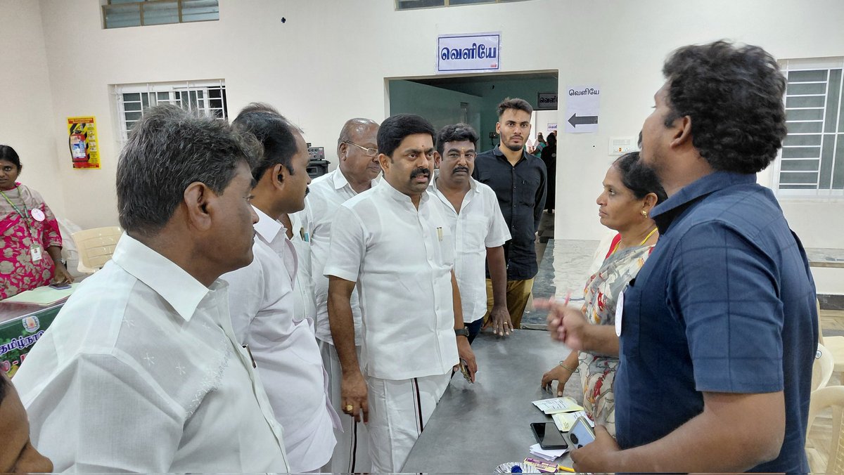Tirupur N Dinesh Kumar (@tup_dineshkumar) on Twitter photo தமிழ்நாட்டில் உள்ள கடைகோடி மக்களுக்கும், அவர்கள் அன்றாடம் அணுகும் அரசுத் துறைகளின் சேவைகள் / திட்டங்களை அவர்களின் இல்லங்களுக்கு அருகிலேயே சென்று வழங்கும் வகையில் மாண்புமிகு தமிழ்நாடு முதலமைச்சர்,கழகத் தலைவர் அண்ணன் <a href="/mkstalin/">M.K.Stalin</a> அவர்களின்"உங்களுடன் ஸ்டாலின்"திட்டத்தை,
இன்று நம் தமிழ்நாட்டில் உள்ள கடைகோடி மக்களுக்கும், அவர்கள் அன்றாடம் அணுகும் அரசுத் துறைகளின் சேவைகள் / திட்டங்களை அவர்களின் இல்லங்களுக்கு அருகிலேயே சென்று வழங்கும் வகையில் மாண்புமிகு தமிழ்நாடு முதலமைச்சர்,கழகத் தலைவர் அண்ணன் <a href="/mkstalin/">M.K.Stalin</a> அவர்களின்"உங்களுடன் ஸ்டாலின்"திட்டத்தை,
இன்று நம்