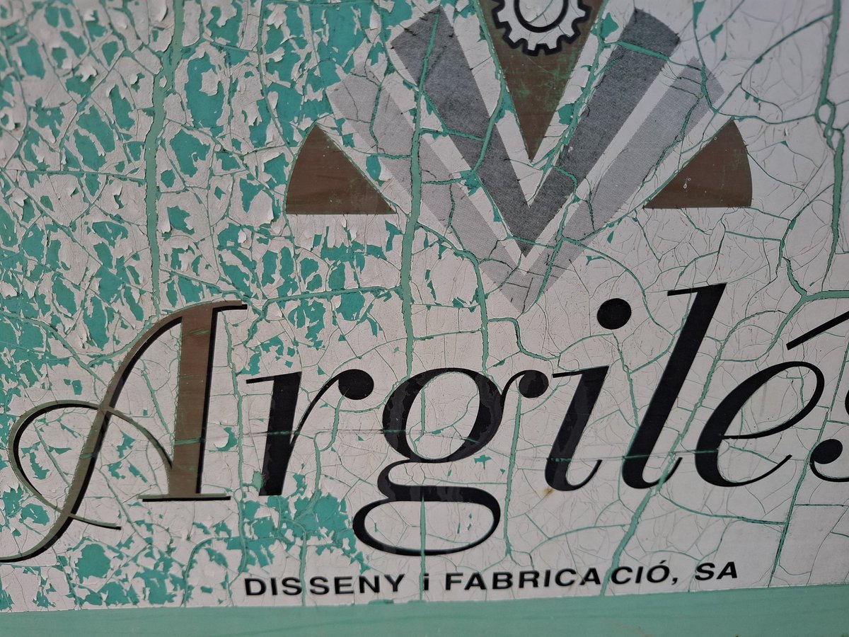 estevevalls's tweet image. Machine agricole à Elne, camí de la mar.
Matériel de récolte configuré à Lleida.
Du&quot;transfrontalier&quot; silencieux.
Maquinària agrícola a Elna, camí de la mar.
Material de collita configurat à Lleida.
Això és &quot;transfronterer&quot; silenciós.