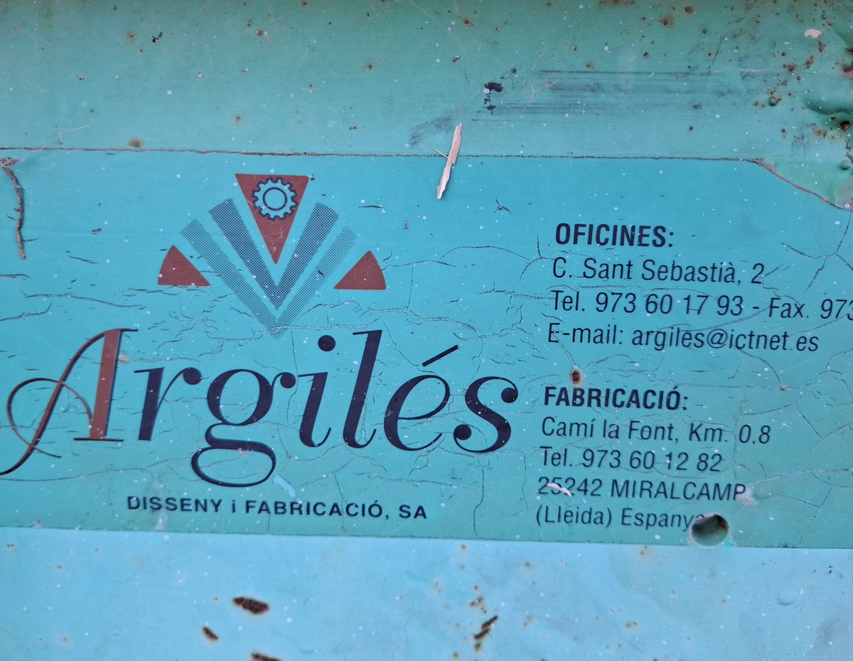 estevevalls's tweet image. Machine agricole à Elne, camí de la mar.
Matériel de récolte configuré à Lleida.
Du&quot;transfrontalier&quot; silencieux.
Maquinària agrícola a Elna, camí de la mar.
Material de collita configurat à Lleida.
Això és &quot;transfronterer&quot; silenciós.