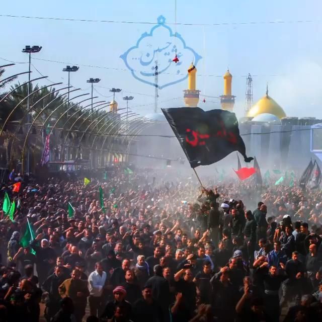 عظمت اربعین در همین است:
که دل‌ها از هر کجا آمده باشند،
تن‌ها از هر سرزمین برخاسته باشند،
همه در کربلا به یک نقطه می‌رسند:
عشق بی‌حد به حسین…
#حب_الحسین_یجمعنا
#کشور_حسینی
