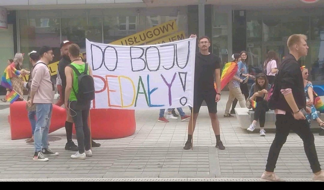 Pakoakamotherfu's tweet photo. Dzisiaj całym sercem za Legią i Rakowem https://t.co/IrwlpfYzQ6