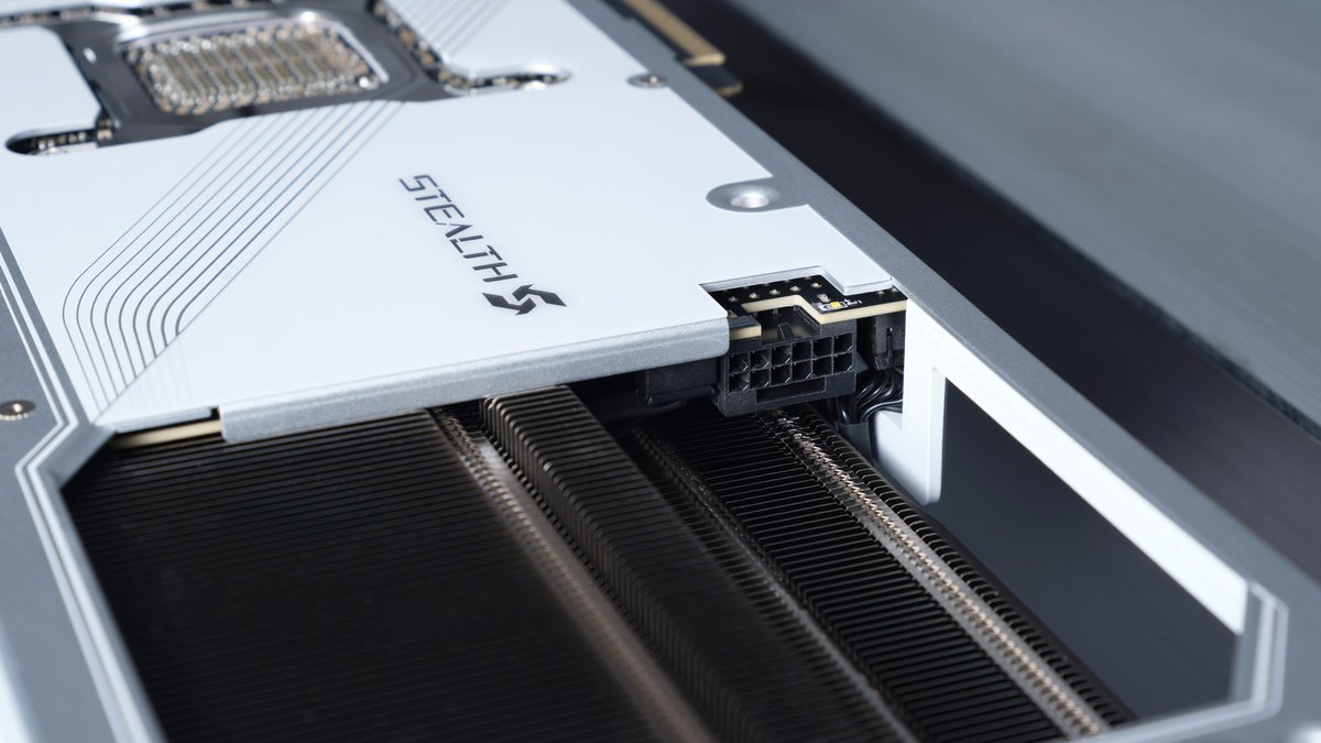 GIGABYTE_DE's tweet photo. GIGABYTE AORUS AERO STEALTH GAMING POWER 😎
GIGABYTE AORUS #RTX 5090 STEALTH ICE 32G 🦅
Dank an 💘🛠📸🎥💻: @ gigabyte_official
#GIGABYTE #AORUS #ProjectSTEALTH #NVIDIA #RTX50 #graphicscard #vga #pcbuild #gamer #pcgaming #pcmr https://t.co/AMs3mqkdV7