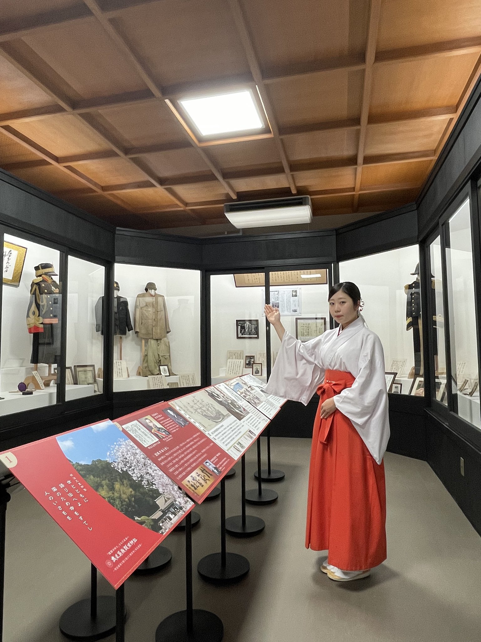 護國神社大総覧　―英霊鎮魂と神もうで―　政治・経済研究会（初版） 令和七年度 兵庫縣神戸護國神社 終戦八十年記念日祭 - 大日本者