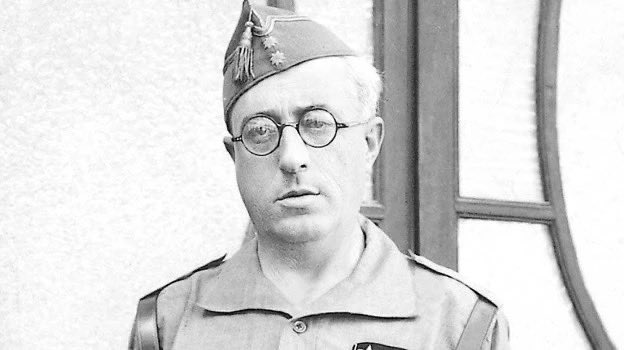 Del 14 al 15 de agosto de 1936 el fascista y golpista Juan Yagüe mandó fusilar a 4.000 personas en Badajoz. 

Fue amigo del nazi Göring, Ministro del Aire y Marqués. 

Murió con 60 años en su cama.

Aún hay barrios en su honor.

En Alemania es delito, en España es nostalgia.