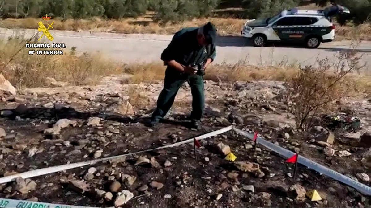 #OperacionesGC | Detenido el presunto autor de seis incendios forestales en Málaga.

La investigación se inició tras producirse un total de seis incendios desde el día 19 de julio hasta el 3 de agosto en la localidad de Teba (Málaga), quemándose unas 4 hectáreas de terreno.