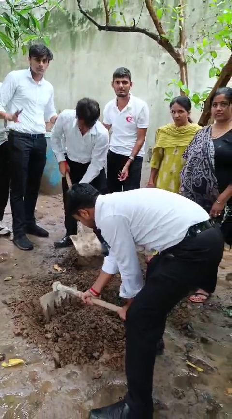 SHD_COLLEGE's tweet photo. Build compost pit bin train students on usage. https://t.co/FNN44O7l62
