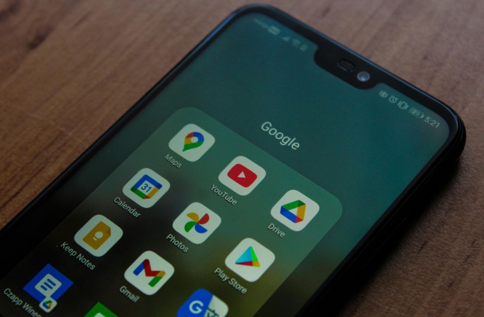 EmiratiTimes's tweet photo. Google details upcoming remix feature for Photos app with AI styles | https://t.co/OqISEmjOeg

#GooglePhotos #RemixFeature #AIEditedPhotos #GenerativeAI #AIArt #MobilePhotography #DigitalArt #CreativePhotography #PhotoEditingApp  #EmiratiTimes https://t.co/76vxWnE6Eh