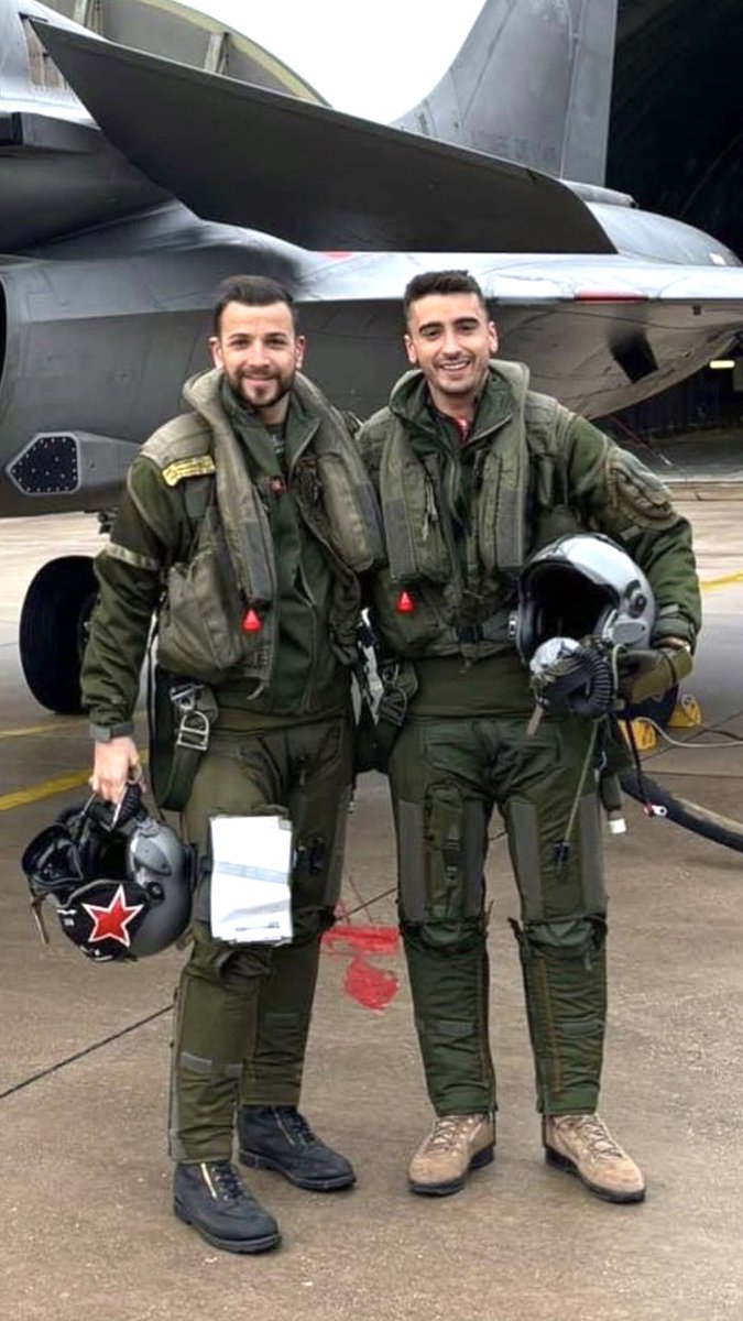 Nous avons une pensée pour les proches et les amis de Root et Lolo qui, aujourd'hui, ressentent la douleur plus vivement encore que d'habitude.
Il y a un an, ils ne sont pas rentrés de vol. C'est un difficile rappel des enjeux de notre métier.