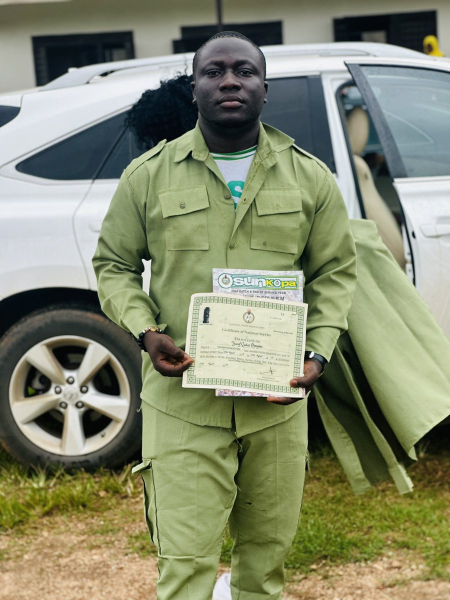 olabamidelebam's tweet photo. Khaki off, destiny on. ✨ #POP #NYSC Alhamdulilah 🇳🇬 https://t.co/hHwtC3VVgH