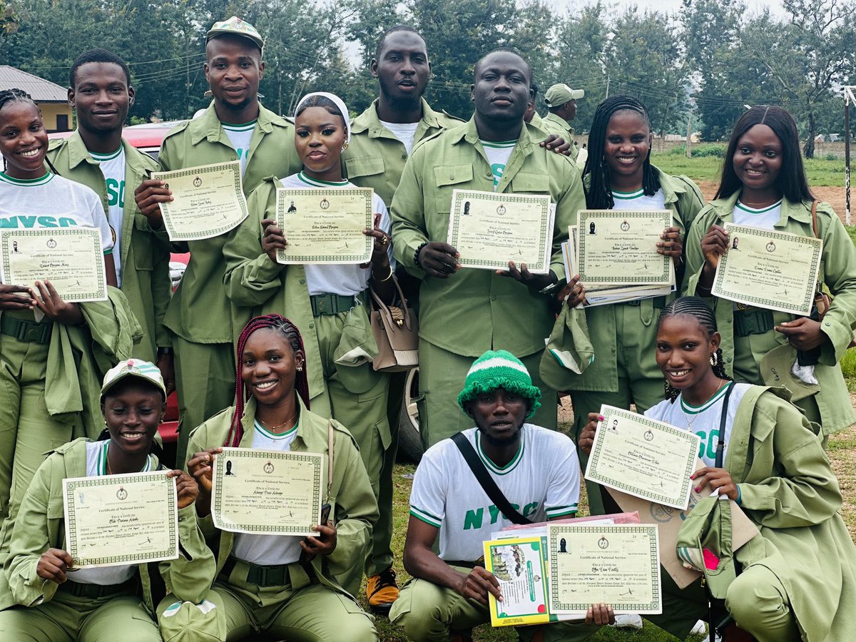 olabamidelebam's tweet photo. Khaki off, destiny on. ✨ #POP #NYSC Alhamdulilah 🇳🇬 https://t.co/hHwtC3VVgH
