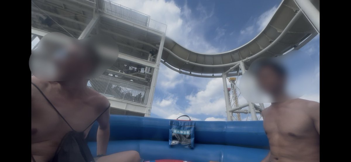 GoChanderia's tweet photo. 今年の夏休み、プール行きました。
意外と天気が良くて暑い🥵。
二人ともやけどしちゃった😅。 https://t.co/G2hj4Qf1yf