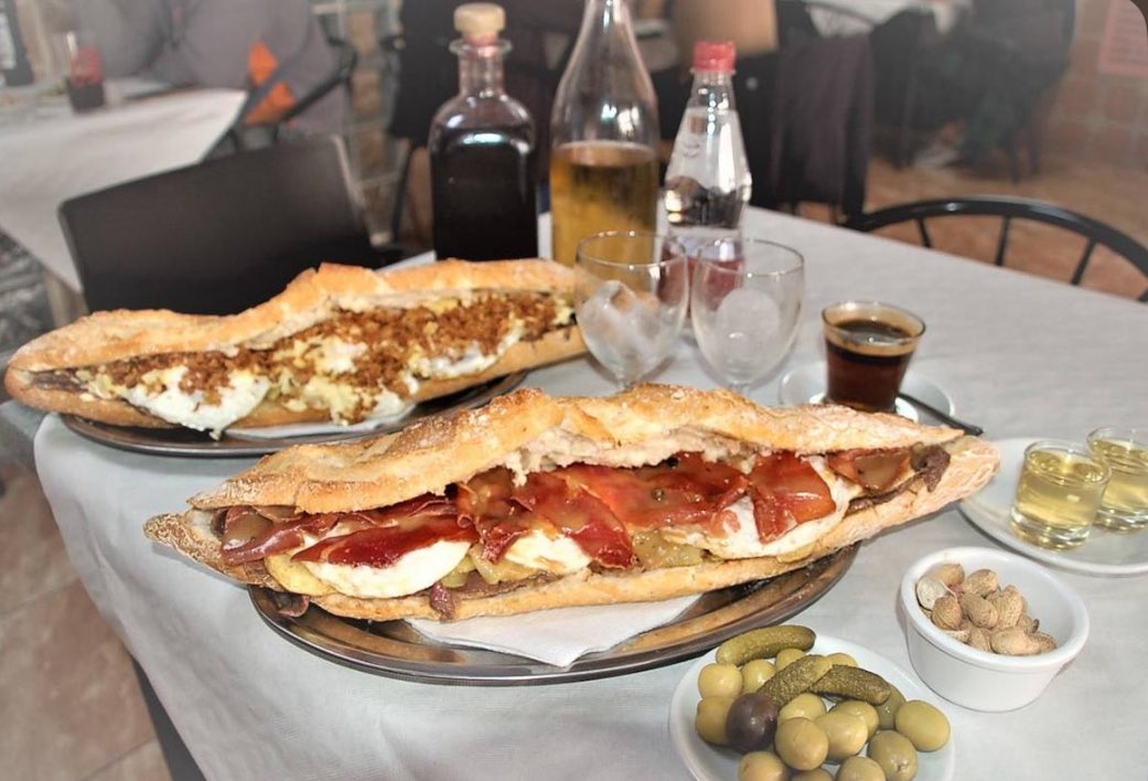 Los valencianos con el esmorzaret
Que ya nos hemos tomado hasta una mistela a estas horas