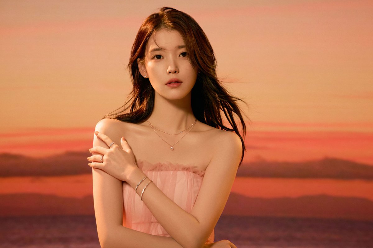 Dlwlrma_home's tweet image. Omg look at THE QUEEN