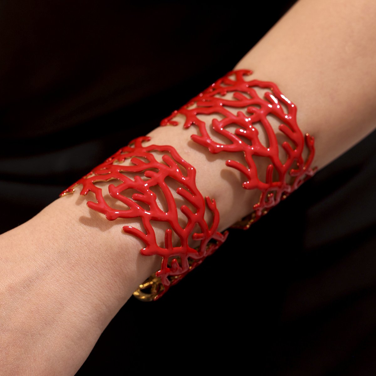 ChicolinkLtd's tweet image. Coral Flow Cuffs​​ 🌊❤️
​​Art Meets Arm Charm​​
Sculptural cuffs coral-inspired cutouts + inner gold glow. Tarnish-proof &amp;amp; hypoallergenic. Wear Eastern blessings daily.
✓ ​​OEM ✓ Bulk Orders​​
 #LuckyCharms #OEMJewelry #CuffBracelets #RedWhiteJewelry