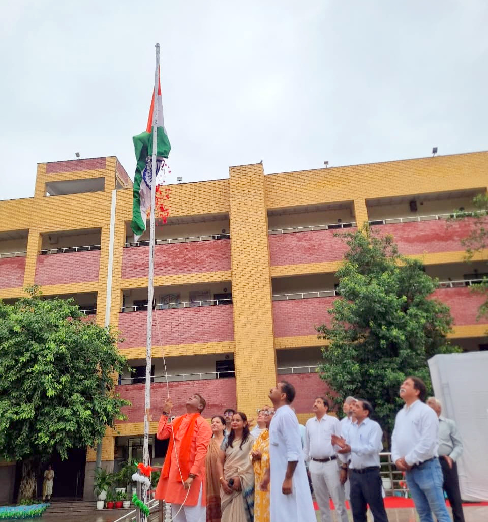 a21617003's tweet photo. 79th Independence Day celebrated at GSV (Co-Ed), A-2 Paschim Vihar with flag hoisting by Hon’ble MLA Shri Karnail Singh, tree plantation, patriotic songs, Nukkad Natak, Swachhata Pledge &amp; Tiranga Rally.

A day of pride, unity &amp; tribute to our martyrs. 🙏 #IndependenceDay2025 🇮🇳 https://t.co/4WtbQpMdfj