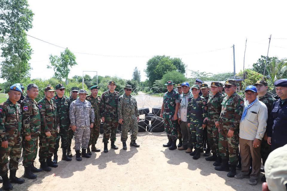 vis_byvis's tweet photo. Thursday Afternoon, 14 August 2025

A seven-nation Interim Observer Team (IOT), led by Malaysian Defence Attaché to the Kingdom of Cambodia, and joined by other residents and non-resident Defence Attaché to the Kingdom of Cambodia conducted an observation visit to Prey Chan Village, O’ Bei Choan  Commune, Srok O’ Chrov District, Banteay Meanchey Province. The visit was conducted following the reports of illegal barbed wire installation by the Thai armed forces on August 12–13, 2025. These developments occurred subsequent to the ceasefire agreement and the release of the joint statement  during the Extraordinary Cambodia –Thailand General Boundary Committee Meeting (GBC Meeting) held on 7 August 2025, in Malaysia.

Source: Ministry of National Defence

Implement The Ceasefire Agreement
#ThailandViolatestheceasefire
