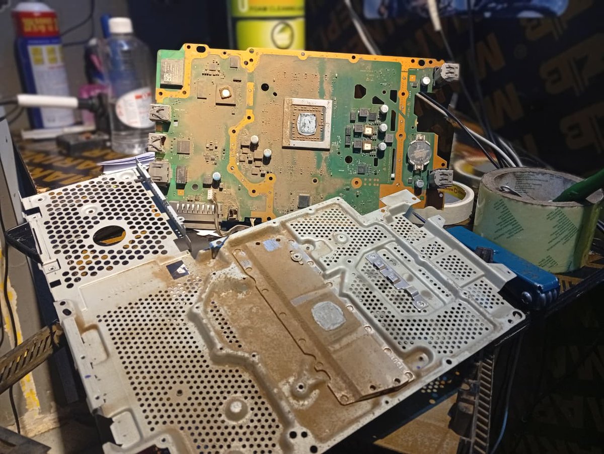 sir_kelveen_'s tweet photo. Your PS4 isn’t immortal.

Dust + old cooling paste = overheating and noisy fans.

I service PS4 consoles for only @2000, full clean-up and fresh cooling paste.

Arcade owners: if you haven’t serviced in 6 months, you’re already pushing your luck.

Home users: every 8 months is your safe zone.

Call/WhatsApp 0115702162