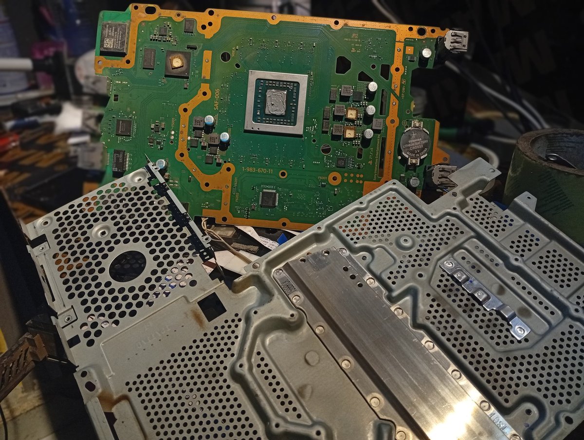 sir_kelveen_'s tweet photo. Your PS4 isn’t immortal.

Dust + old cooling paste = overheating and noisy fans.

I service PS4 consoles for only @2000, full clean-up and fresh cooling paste.

Arcade owners: if you haven’t serviced in 6 months, you’re already pushing your luck.

Home users: every 8 months is your safe zone.

Call/WhatsApp 0115702162