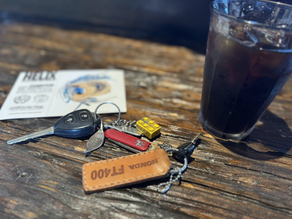 kozpaper's tweet photo. 約２ヶ月ぶりの〜お久し宮ヶ瀬ヴィレッジ！
まずはアイスで、その後キーマカレー！
ヘルメットも見てきました♪

#コズ紙オートバイサービス
#宮ヶ瀬ヴィレッジ
#キーマカレー
#ホンダ
#FT400
#HELIX
#rpaw_paint https://t.co/z5HskyarZz