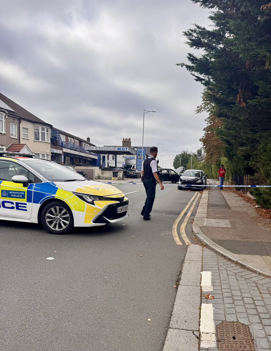 🚨Accident on Horns Road Barkingside, the road is closed between Rachel Close and Mossford Way, please avoid the area.