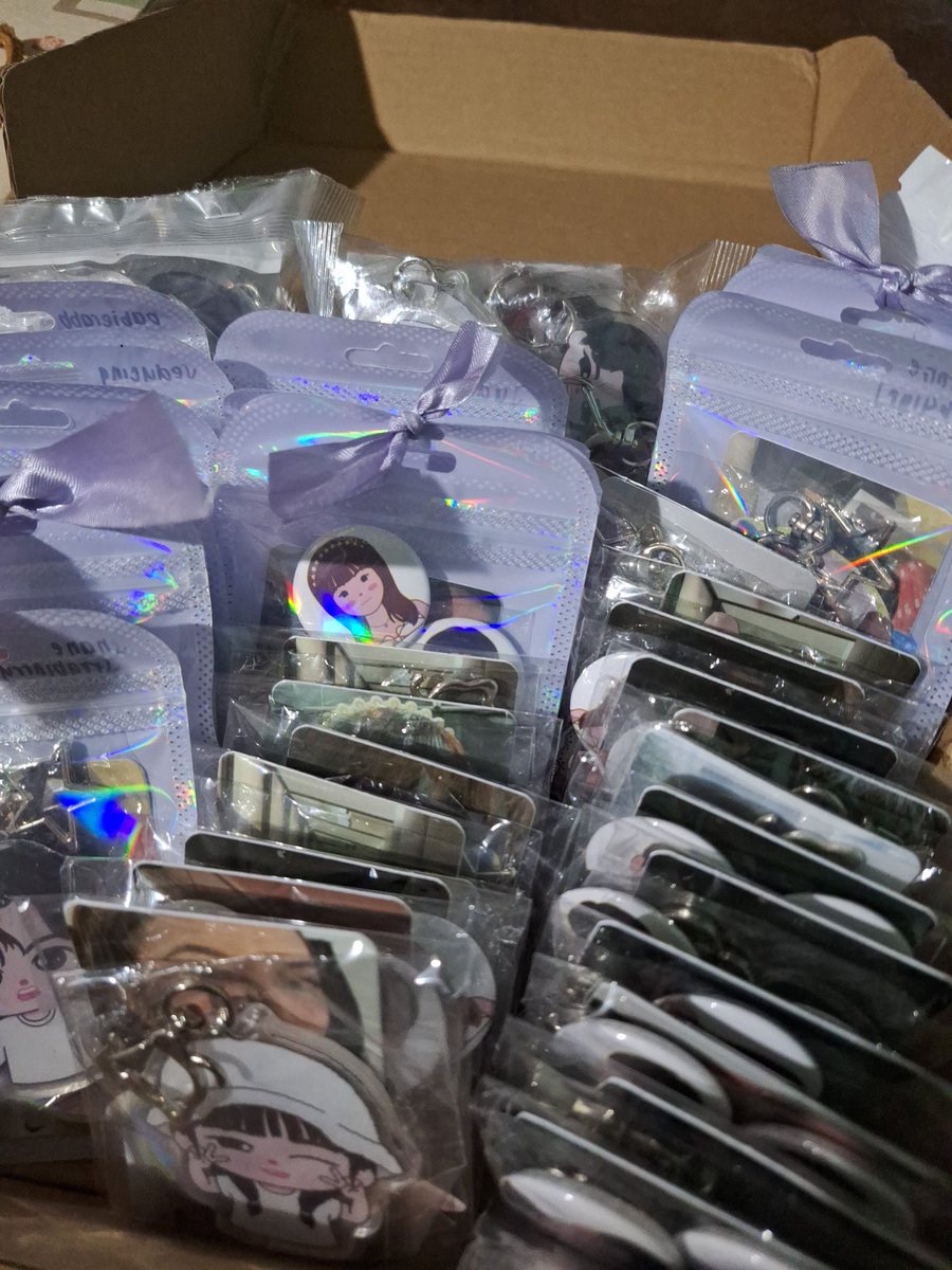 dlaesksk's tweet image. our #rab &amp;amp; #gel keyring is doneeeee !! see yall tomorrowwww !