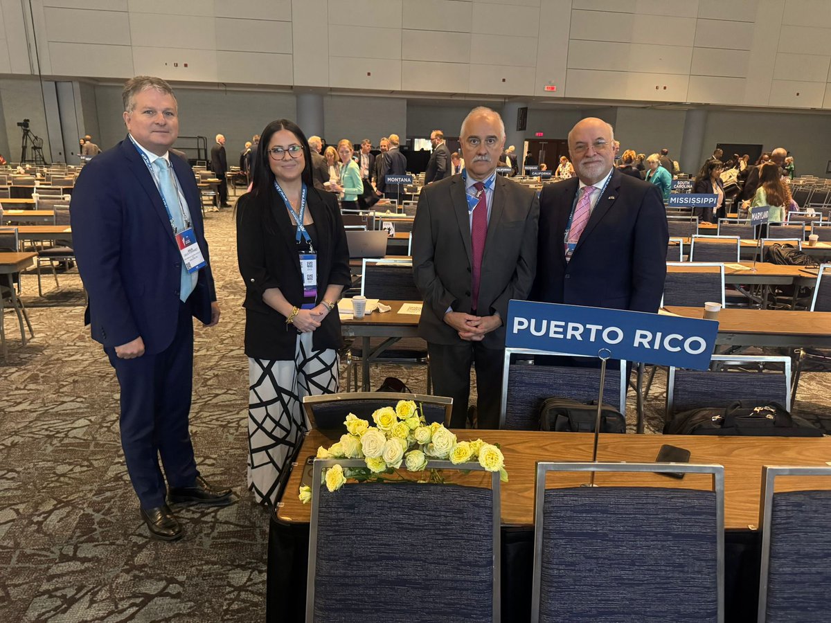 En el inicio de la reunión anual de la <a href="/ABAesq/">American Bar Association</a>.  ¡En su honor!