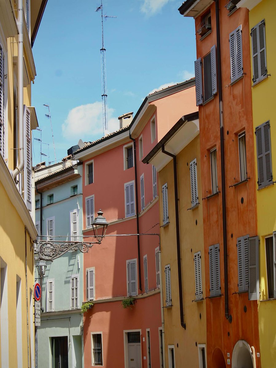 𝙁𝙚𝙧𝙧𝙖𝙜𝙤𝙨𝙩𝙤 𝙖𝙡𝙡𝙖 𝙨𝙘𝙤𝙥𝙚𝙧𝙩𝙖 𝙙𝙞 #𝙋𝙖𝙧𝙢𝙖! 
Anche il #15agosto vi aspetta il 𝑷𝒂𝒓𝒎𝒂 𝑪𝒊𝒕𝒚 𝑻𝒐𝒖𝒓: un’affascinante passeggiata nel cuore della città, tra vicoli e scorci nascosti.
📷 Info e prenotazioni: tinyurl.com/InfoParmaCityT…