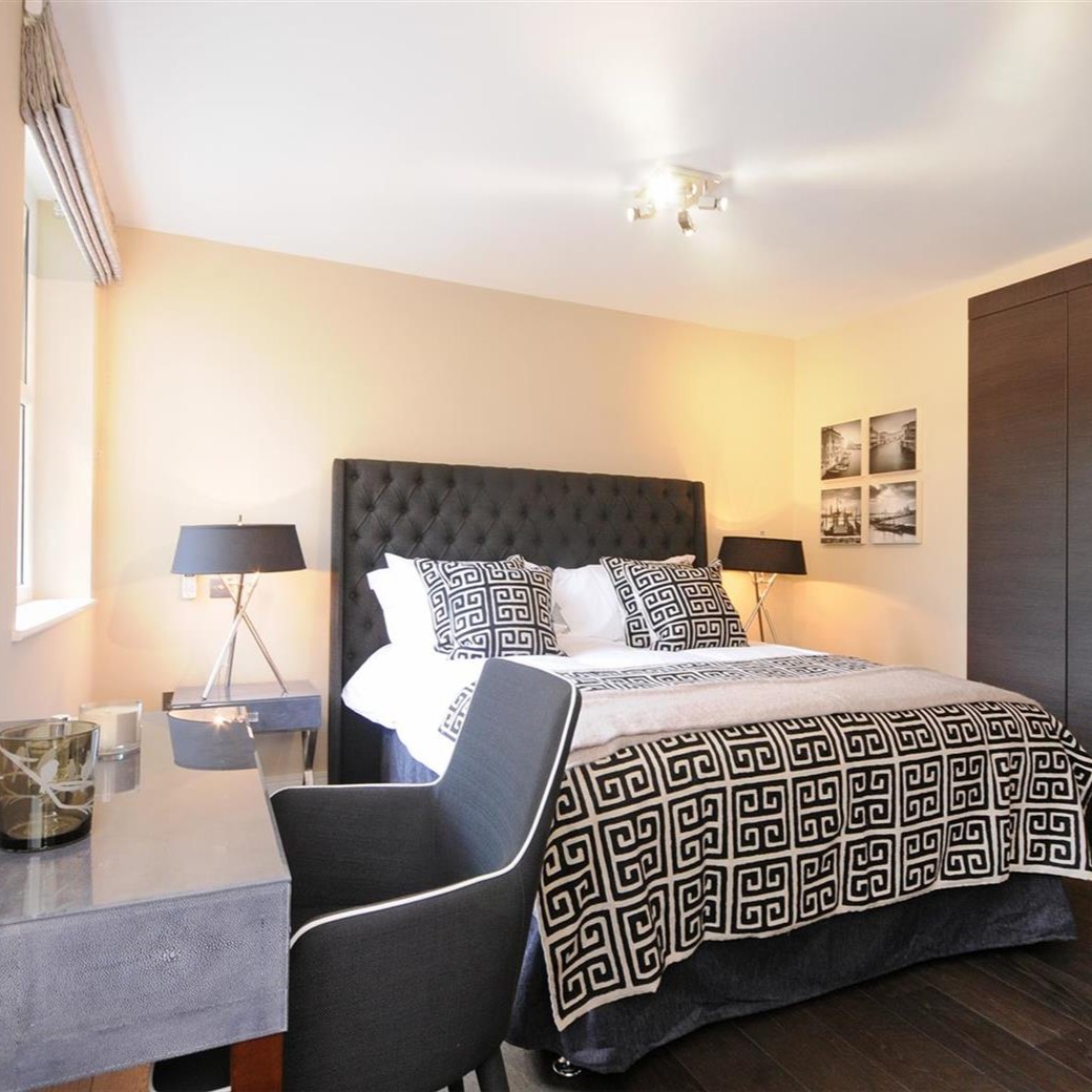 Rental Property of the Week: A bright modern apartment on the 3rd floor of a gated residential development with off-street parking.

The flat comprises 3 double bedrooms, 3 bathrooms, and a good size double reception room and dining room!

bit.ly/43lpmiU