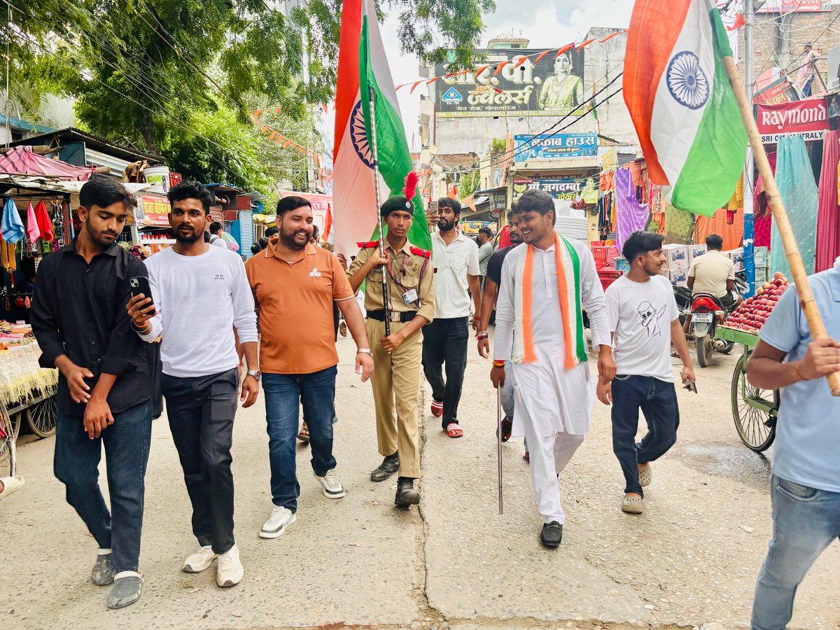 ashwinisonii's tweet photo. #अभाविप गोपालगंज द्वारा आज भव्य तिरंगा यात्रा निकाला गया ✌🏻🇮🇳

#15august  #ABVP #IndependenceDay #gopalganj https://t.co/1Devl5WUrg